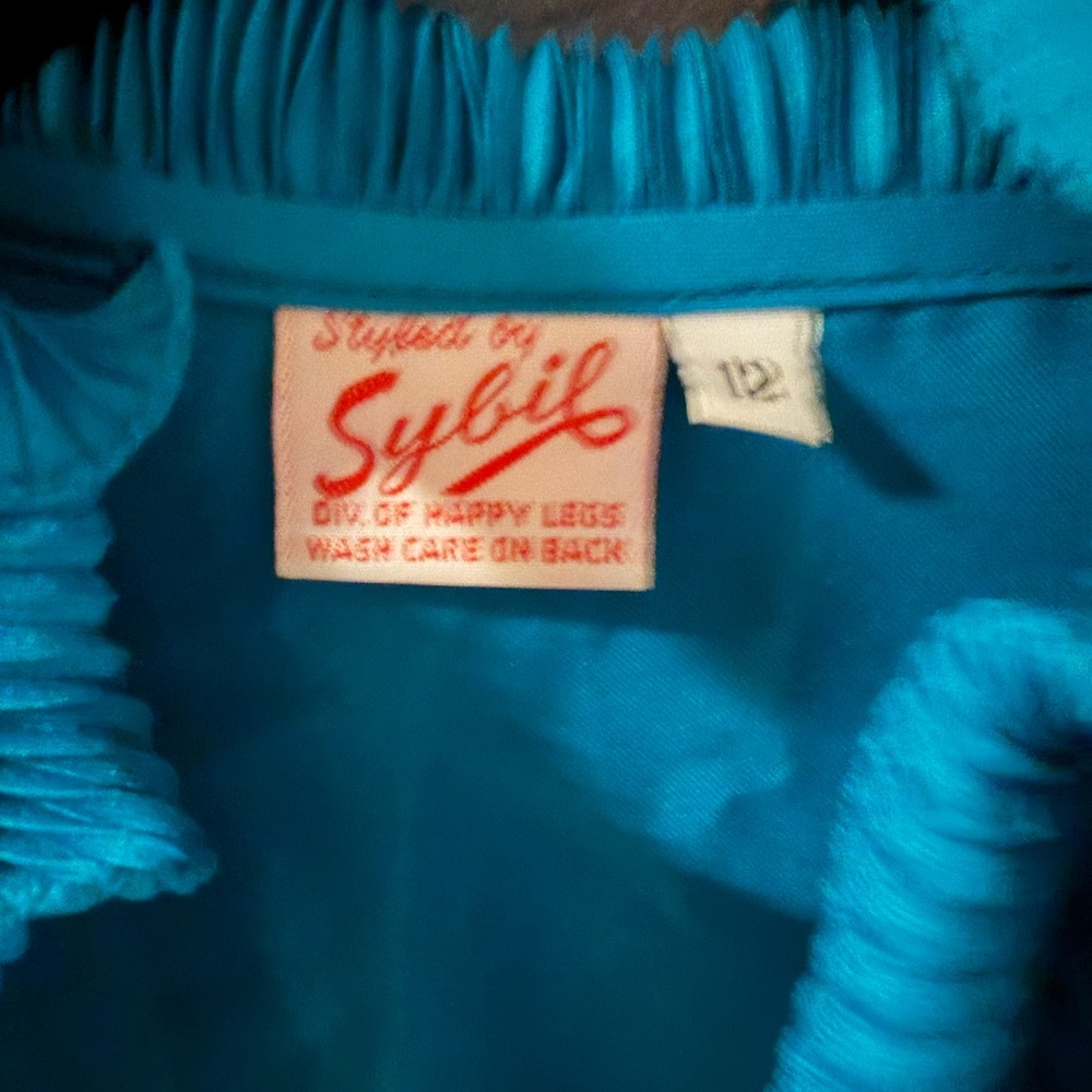 Chic Teal Ruffled Blouse - Picture 2 of 4